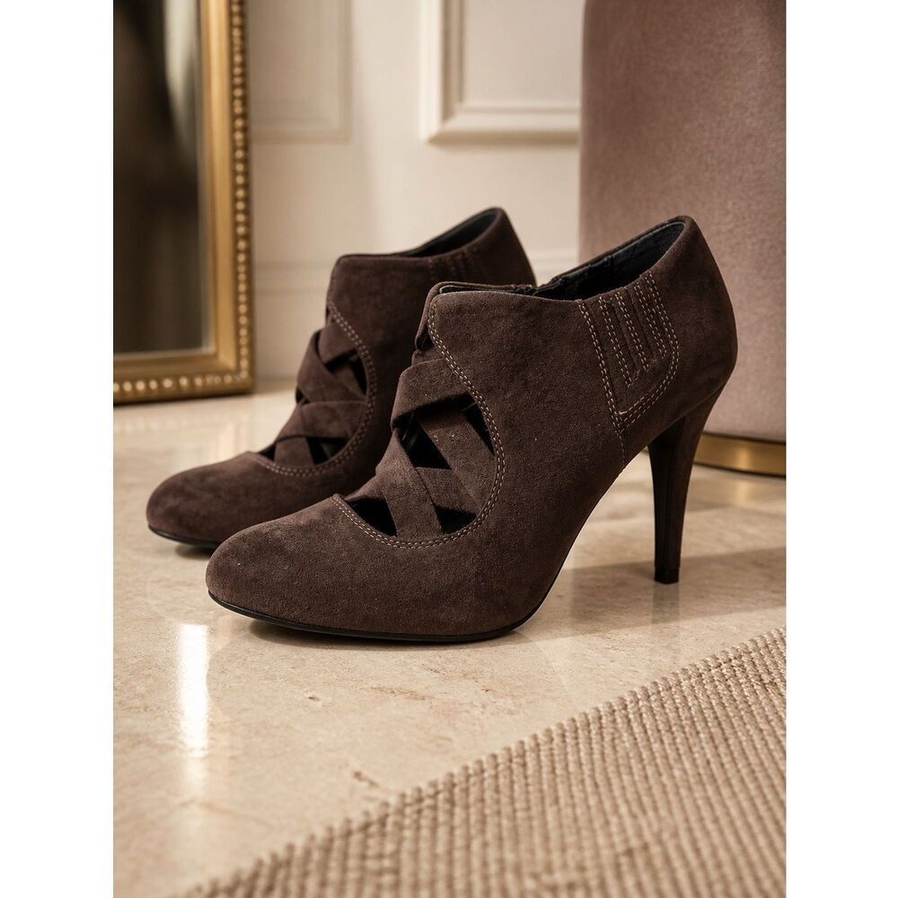 SIMPLY VERA MOAS GREY SUEDE SIDE ZIP BOOTIE 7M